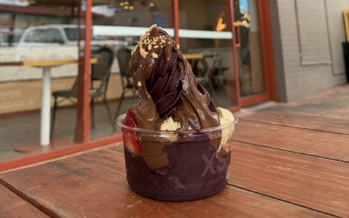 Acai on outdoor table